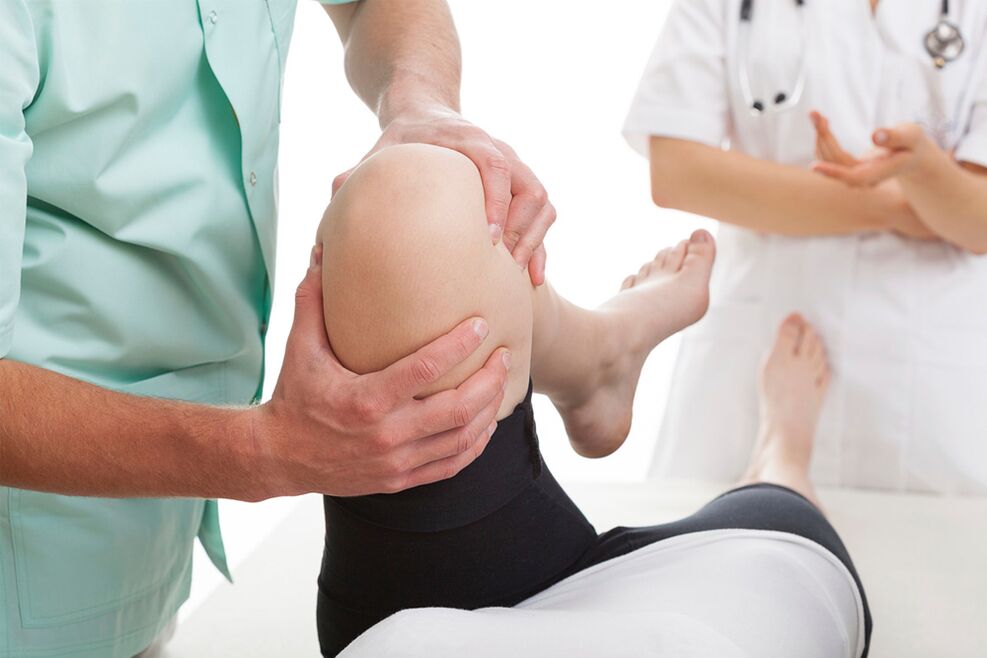 Doctor examines knee for joint pain