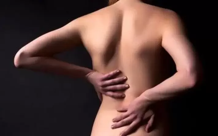 With osteochondrosis, you can rub your back with a traditional warming massage.